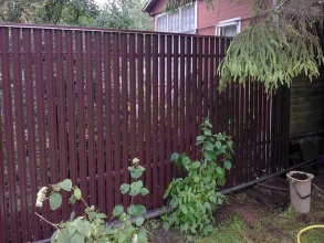 Забор из евроштакетника с бетонированием столбов 28 метров фото в Троицке
