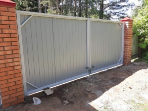 Распашные ворота с ручным управлением - пример 1 фото в Троицке