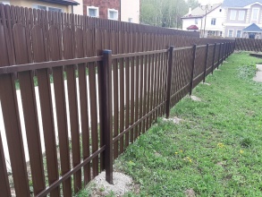 Забор из евроштакетника с утрамбовкой щебнем 70 метров фото в Троицке