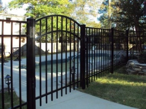 Сварные заборы с бетонированием столбов 15 метров фото цена за метр