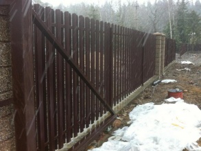 Забор из евроштакетника в шахматном порядке 122 метра фото в Троицке