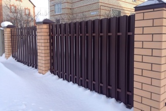 Забор из евроштакетника в шахматном порядке 30 метров фото в Троицке