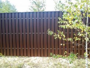 Забор из евроштакетника в шахматном порядке 154 метра фото цена за метр