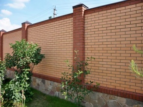 Кирпичный забор сплошной 80 метров фото в Троицке