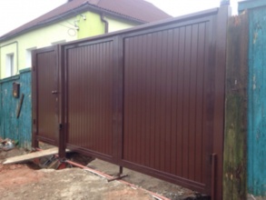  ворота с ручным управлением распашные - пример 15 фото с установкой