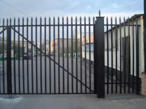 Сварные заборы с бетонированием столбов 12 метров фото в Троицке