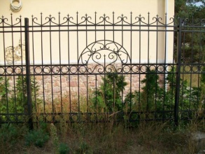 Сварные заборы с бетонированием столбов 60 метров фото цена за метр под ключ