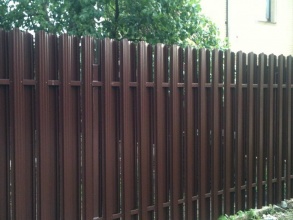 Забор из евроштакетника в шахматном порядке 10 метров фото с установкой