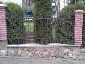 Сварные заборы с кирпичными столбами 80 метров фото в Троицке
