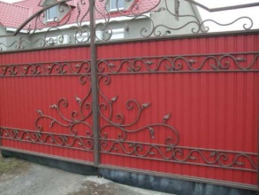Кованые заборы с профнастилом 150 метров фото в Троицке