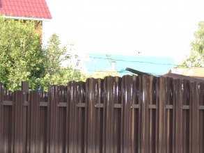 Забор из евроштакетника на ленточном фундаменте 10 метров фото в Троицке