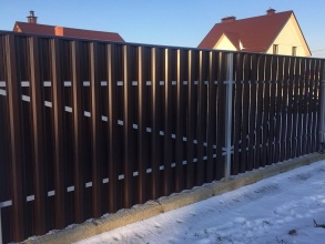 Забор из евроштакетника в шахматном порядке 10 соток фото в Троицке