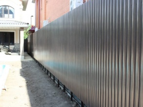 Забор из евроштакетника на ленточном фундаменте 57 метров фото в Троицке