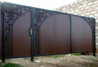 Распашные ворота из профнастила - пример 1 фото в Троицке